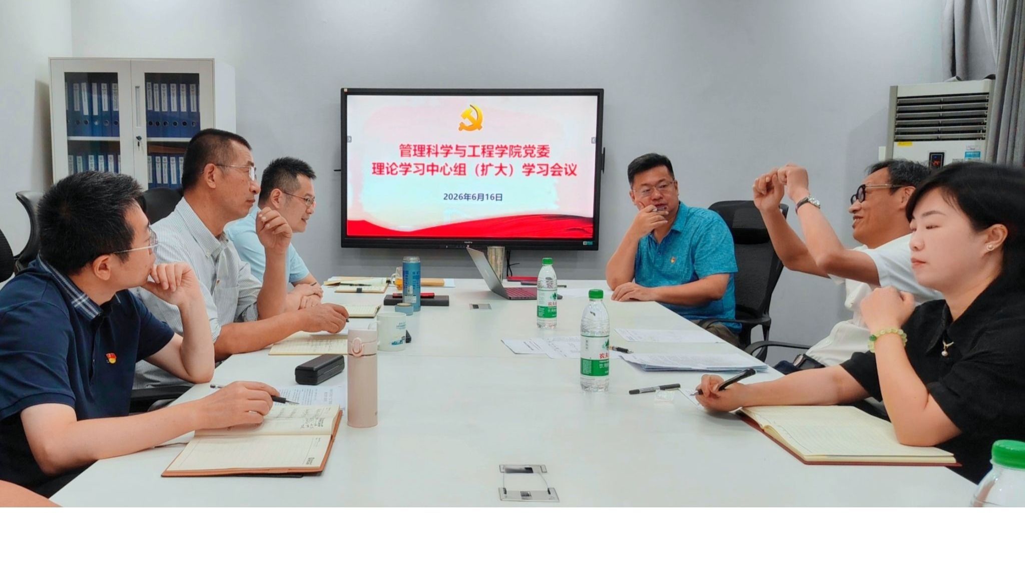 党委常委、副董事长桂富强列席公司党委理论学习中心组（扩大）学习会并听取工作汇报